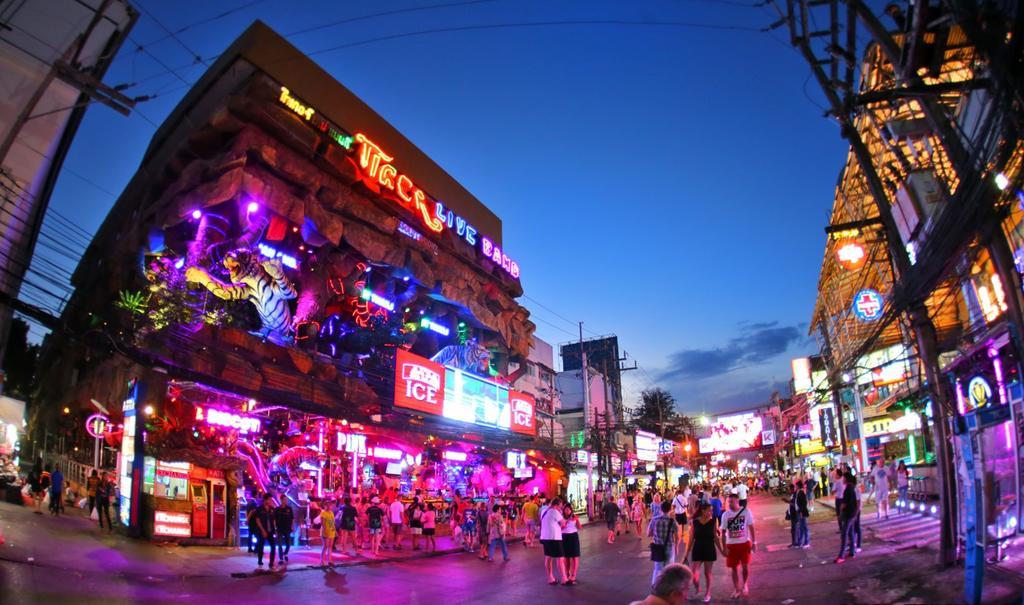 88 Hotel Patong Екстериор снимка
