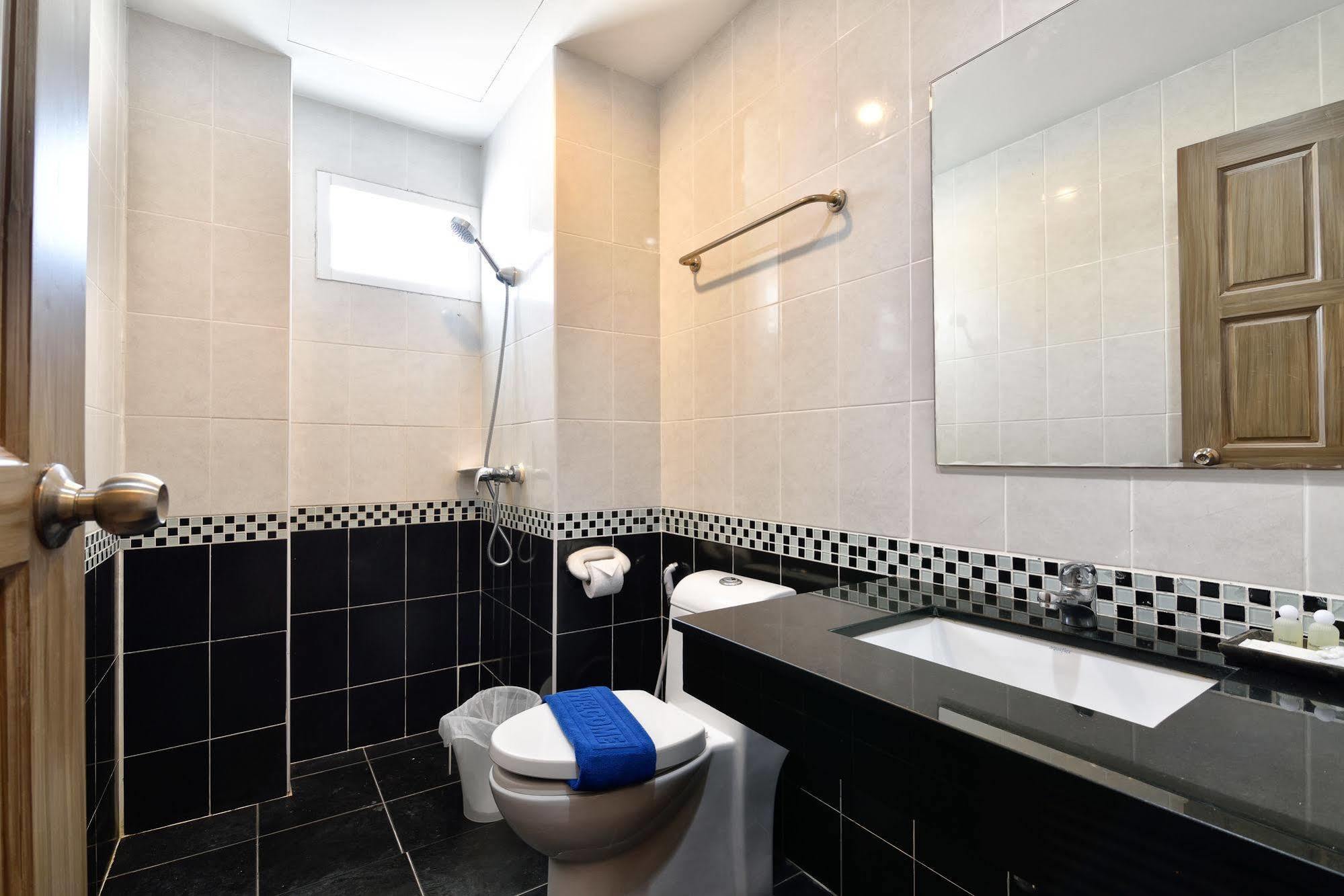 88 Hotel Patong Екстериор снимка