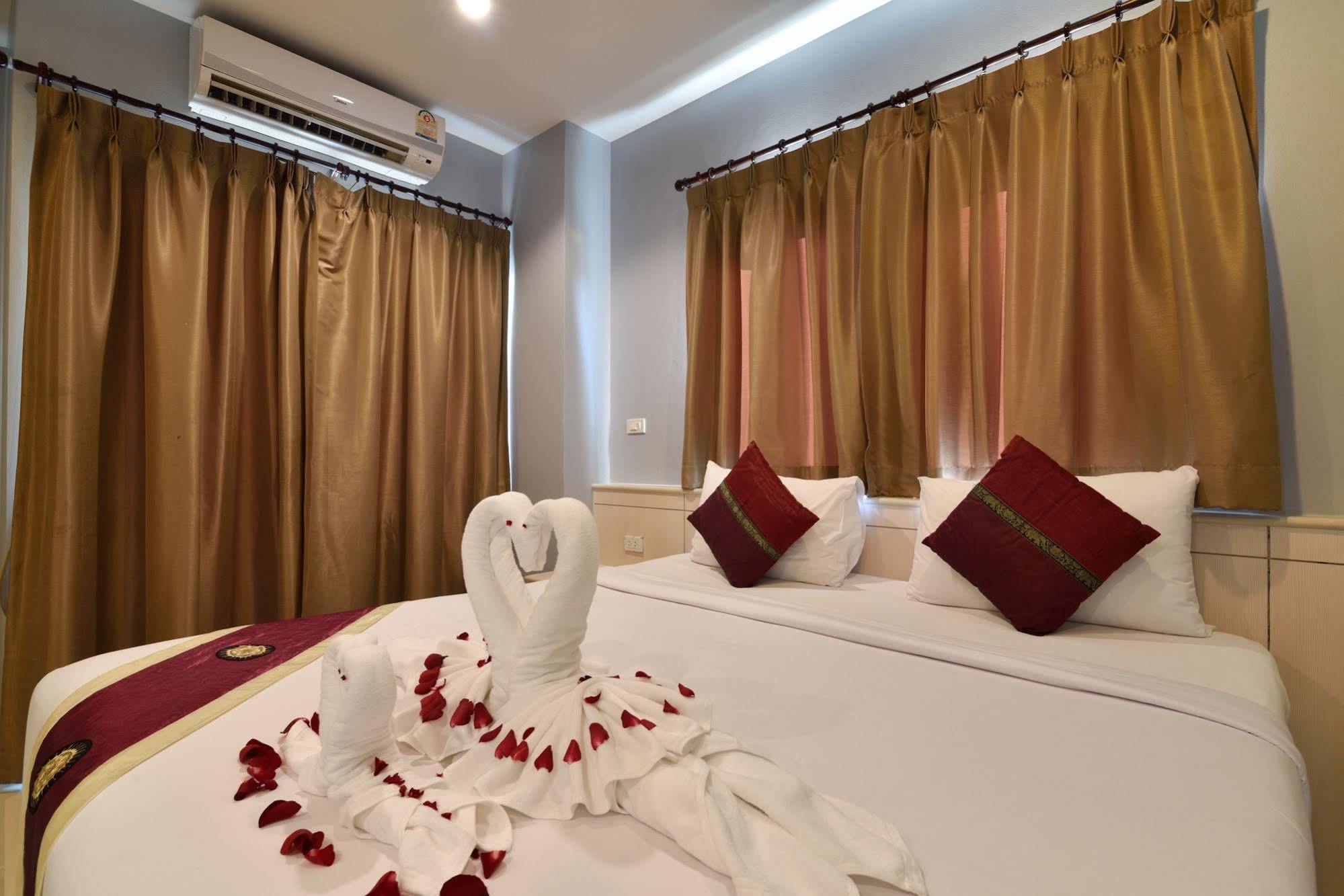 88 Hotel Patong Екстериор снимка
