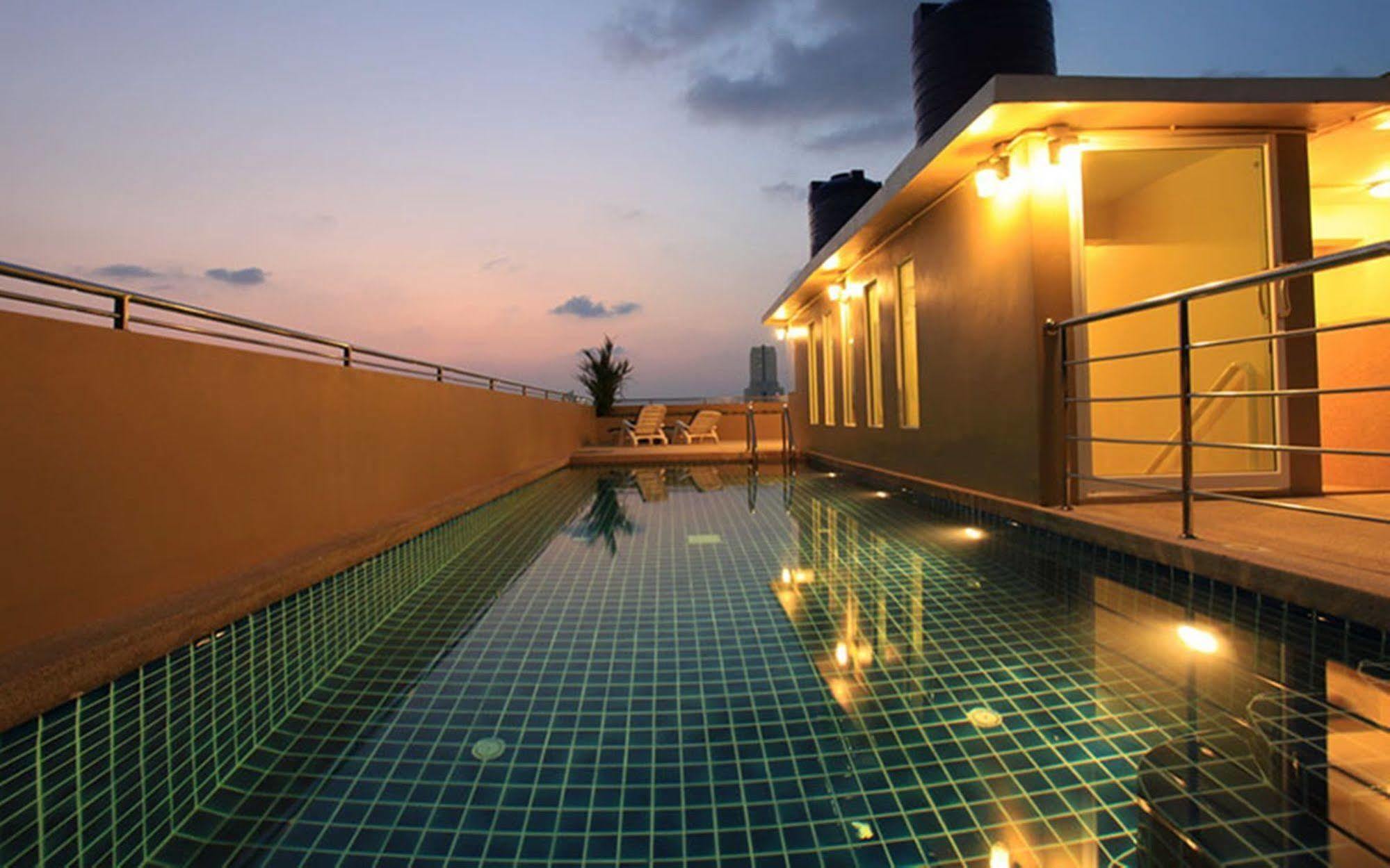 88 Hotel Patong Екстериор снимка